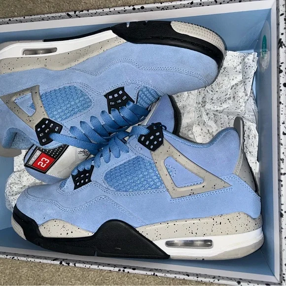 Air Jordan 4 Retro “University Blue”